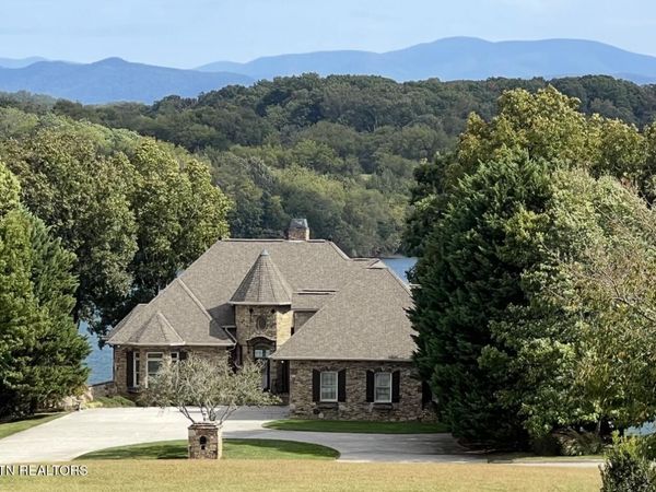 275 Rock Point Drive, Vonore, TN 37885