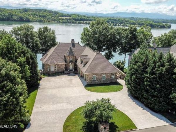 275 Rock Point Drive, Vonore, TN 37885