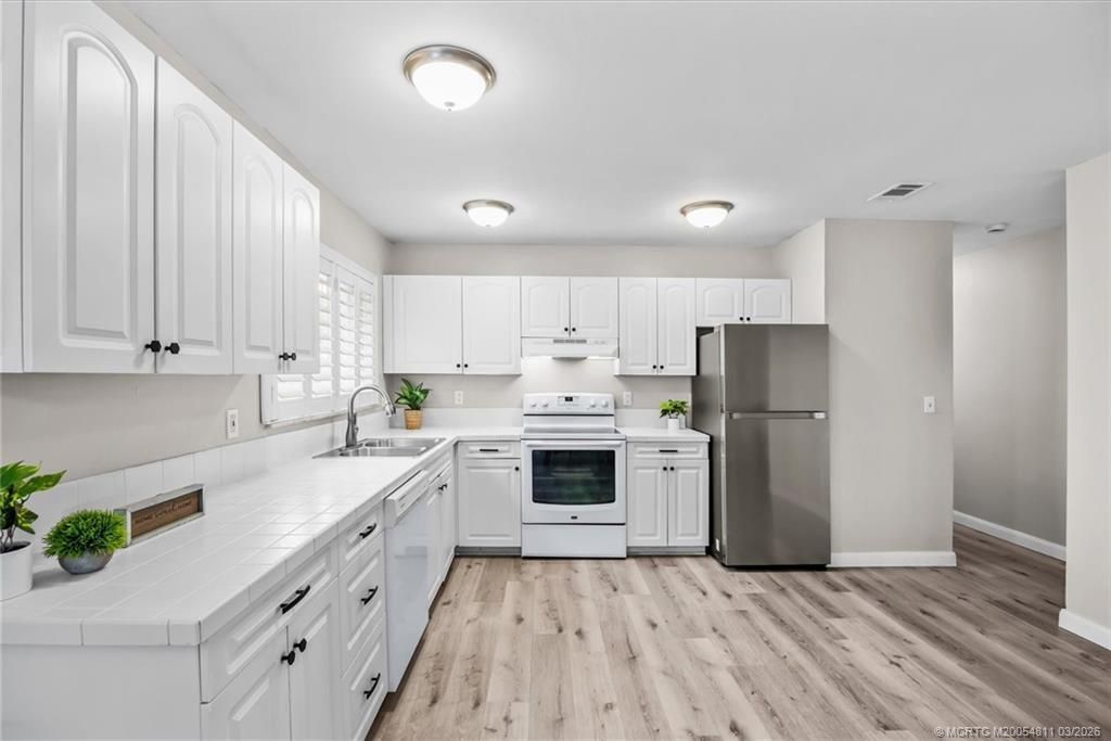 1673 SE Lyngate Drive, Port Saint Lucie, FL 34952 Photo