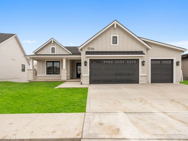 9746 Watermeadow Circle, Johnston, IA 50131