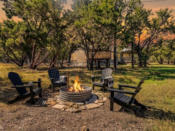 802 Lonesome TRL, Driftwood, TX 78619