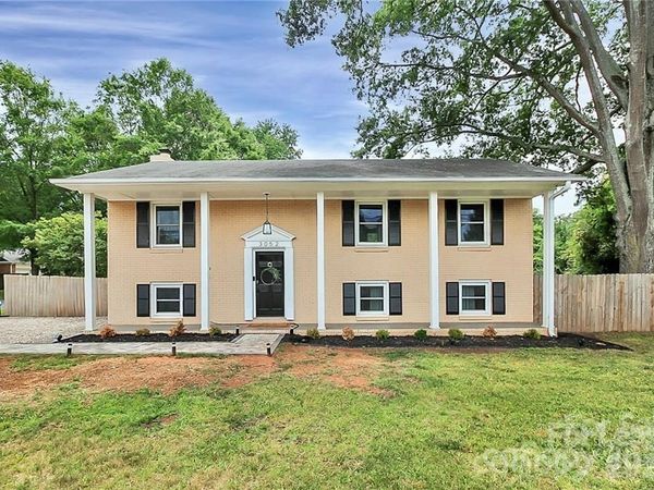 3052 Brookridge Lane , Charlotte, NC 28211