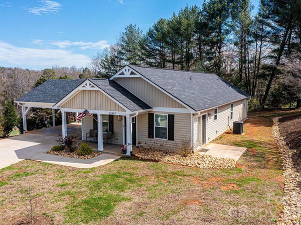 1203 Hillsboro Court , Lenoir, NC 28645