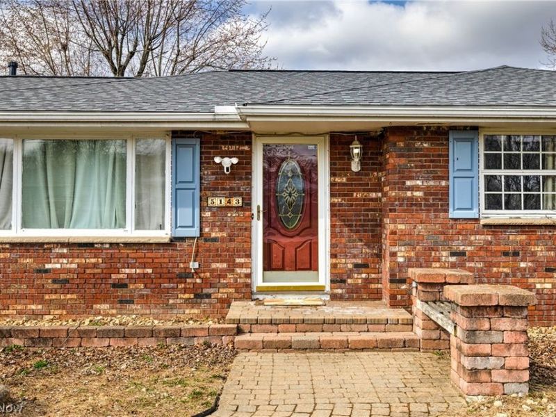 5143 Calla Avenue NW, Champion, OH 44483 Photo 2