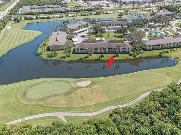 28 Plantation Drive, Unit 202, Vero Beach, FL 32966