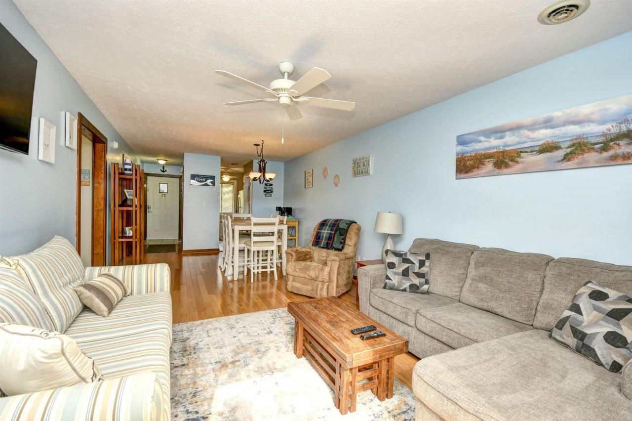 212 Maison Dr.  Photo 9