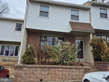 401 WOODSIDE CIRCLE , DRESHER, PA 19025