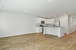 909 Long Bluff Road photo 4
