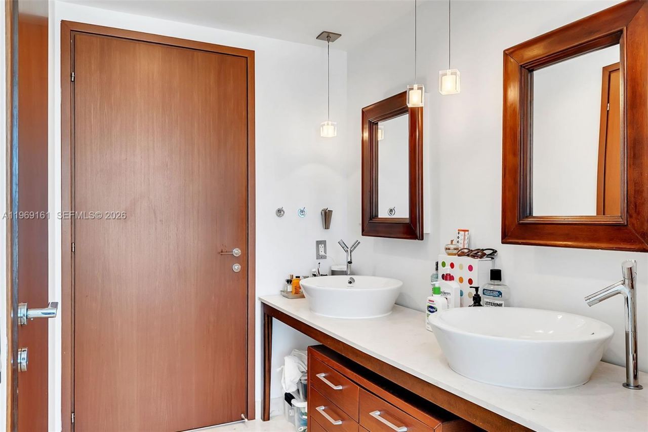 450 Alton Rd, Unit 3208, Miami Beach, FL 33139 Photo