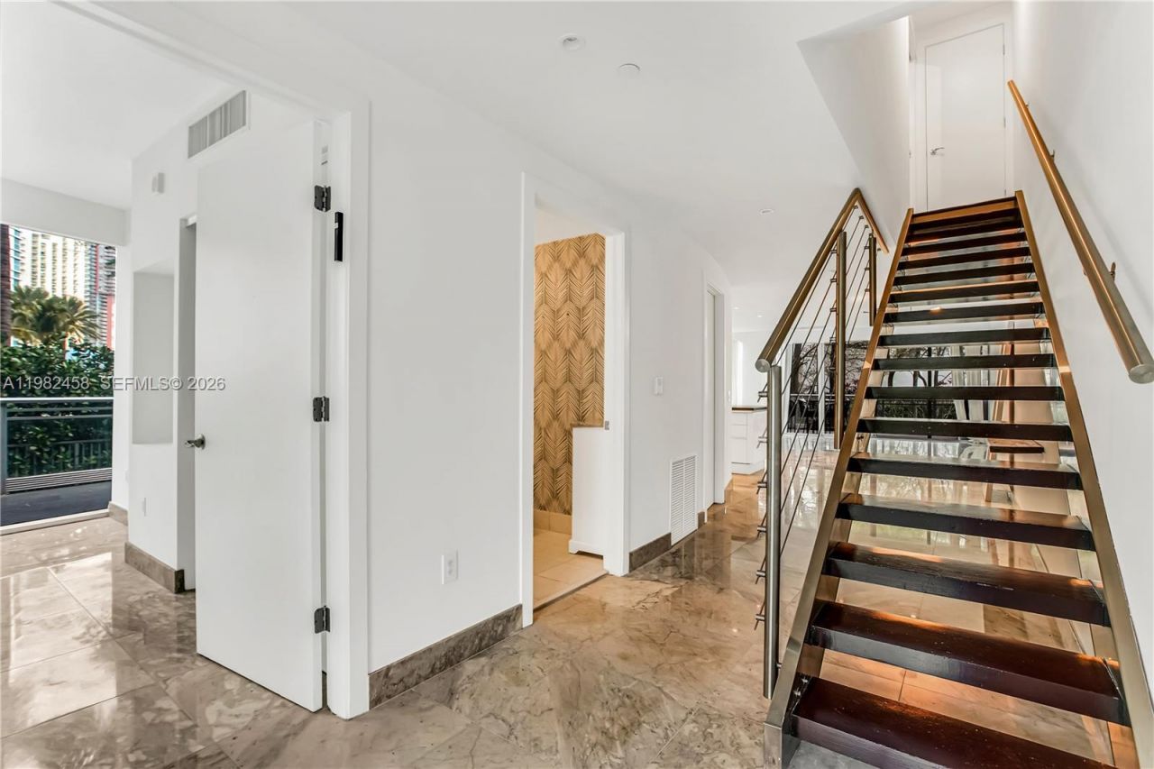 2950 NE 188th St, Unit 150, Aventura, FL 33180 Photo