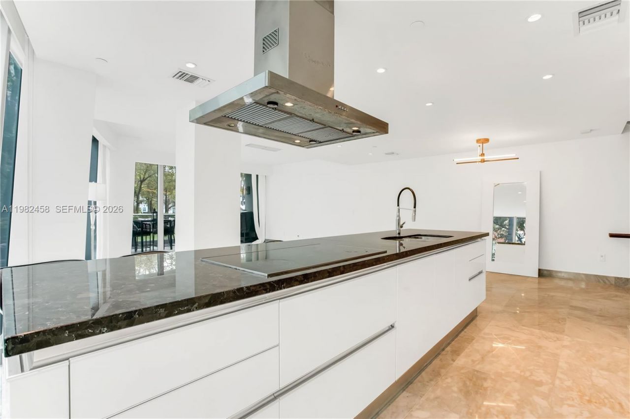 2950 NE 188th St, Unit 150, Aventura, FL 33180 Photo