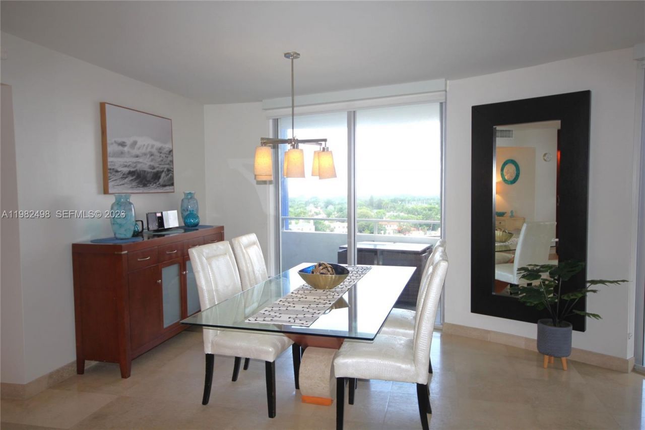 5161 Collins Av, Unit 1004, Miami Beach, FL 33140 Photo