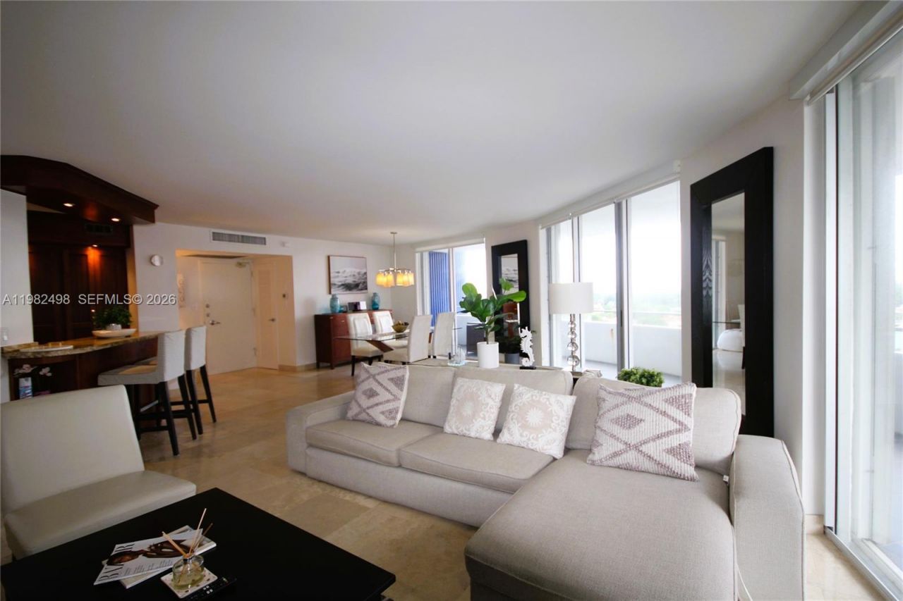 5161 Collins Av, Unit 1004, Miami Beach, FL 33140 Photo