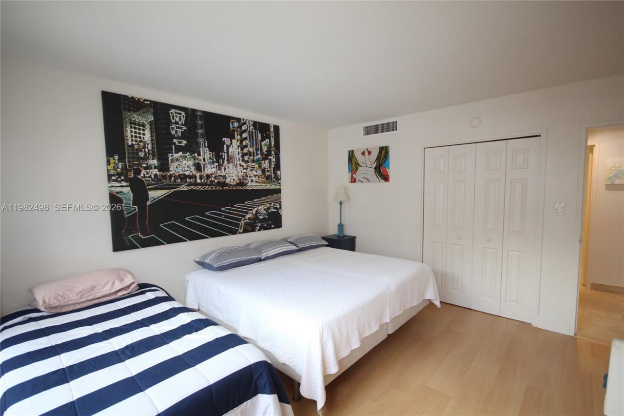 5161 Collins Av, Unit 1004, Miami Beach, FL 33140 Photo