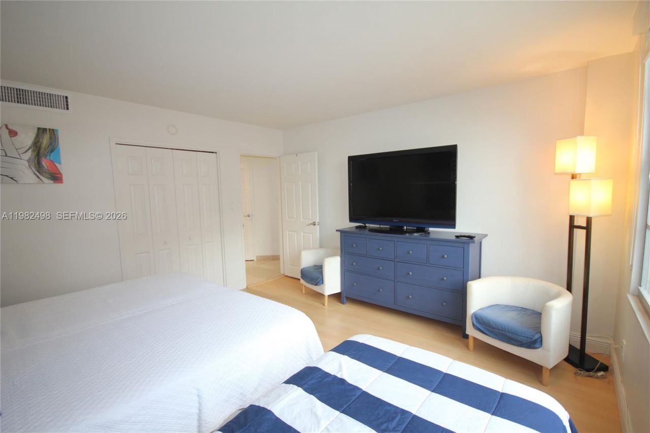 5161 Collins Av, Unit 1004, Miami Beach, FL 33140 Photo