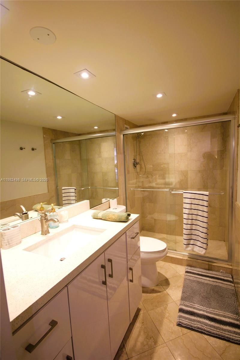 5161 Collins Av, Unit 1004, Miami Beach, FL 33140 Photo