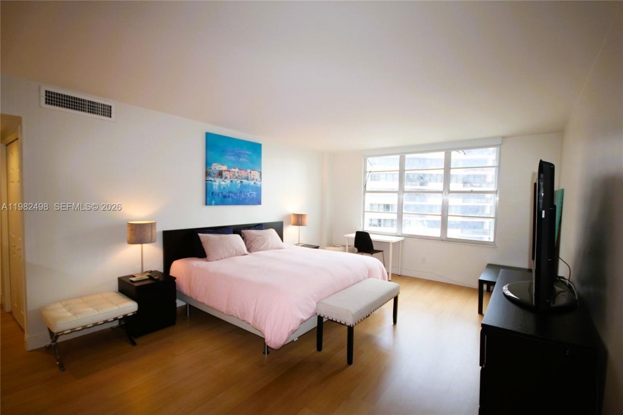 5161 Collins Av, Unit 1004, Miami Beach, FL 33140 Photo