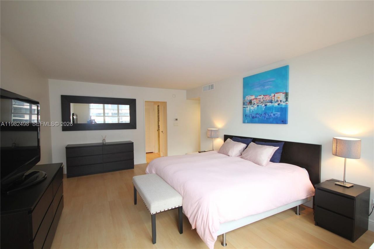 5161 Collins Av, Unit 1004, Miami Beach, FL 33140 Photo