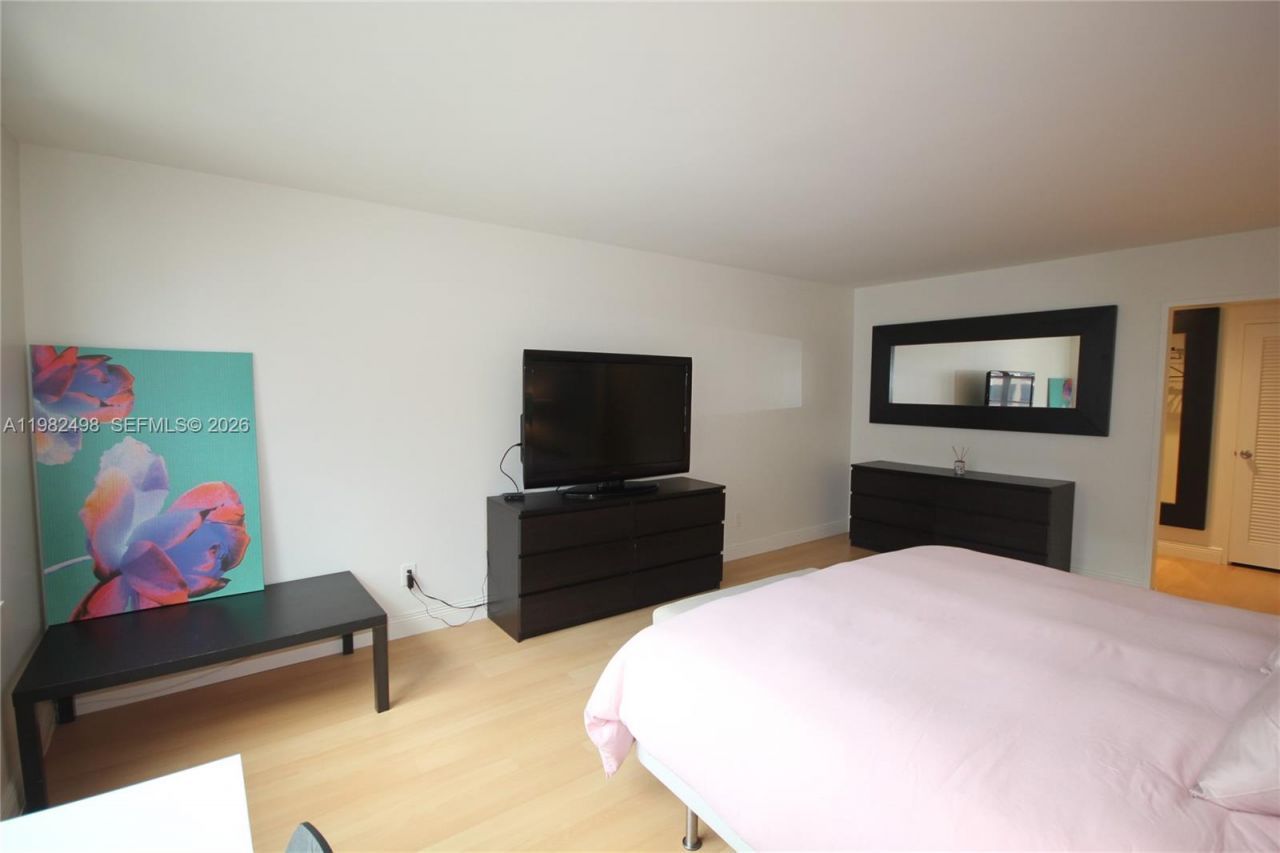 5161 Collins Av, Unit 1004, Miami Beach, FL 33140 Photo
