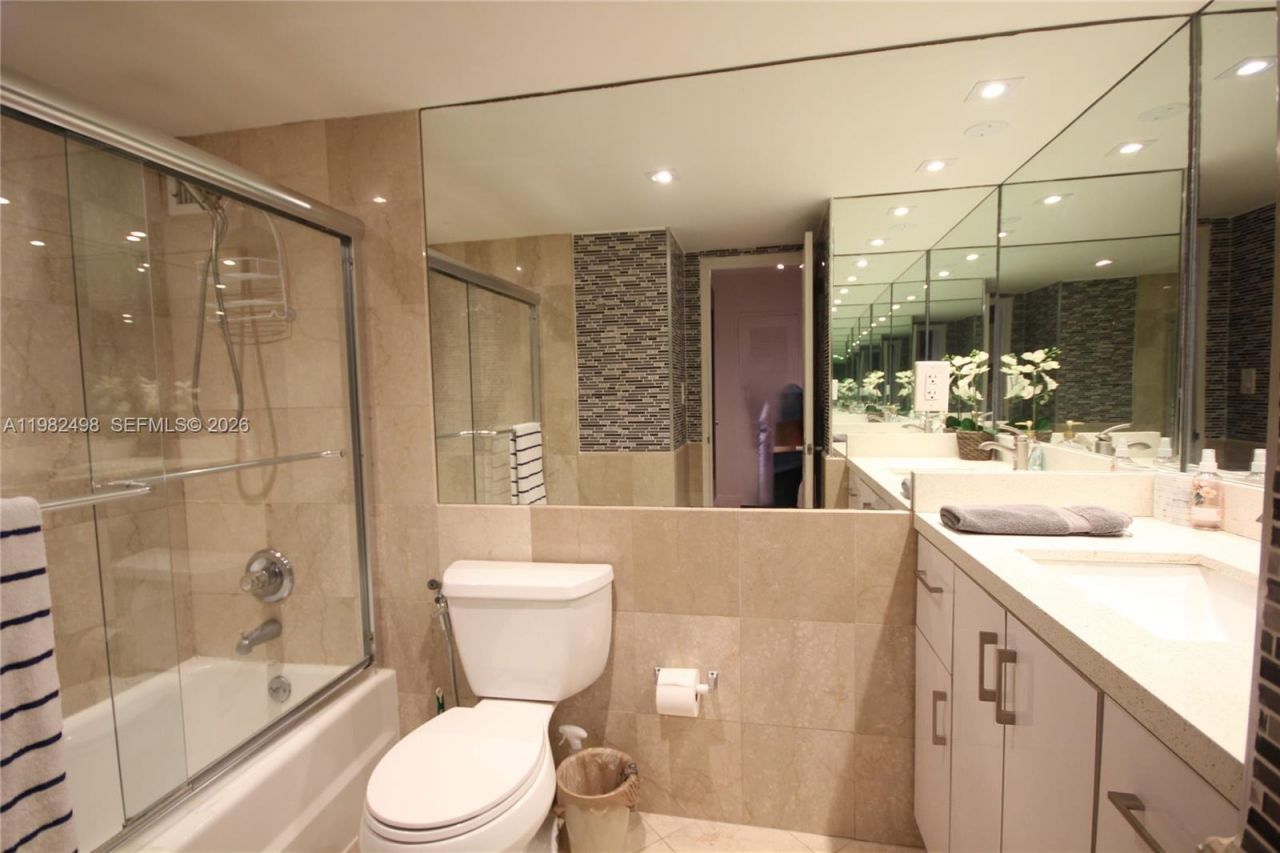 5161 Collins Av, Unit 1004, Miami Beach, FL 33140 Photo