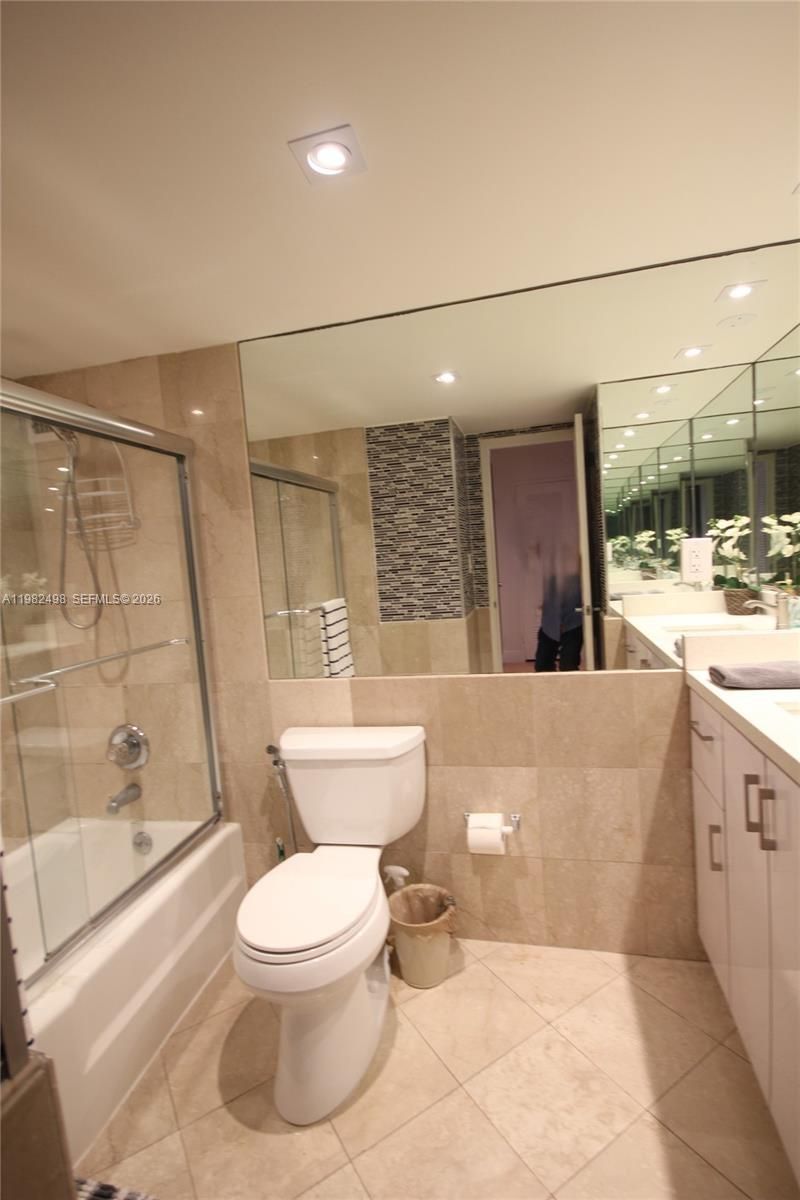 5161 Collins Av, Unit 1004, Miami Beach, FL 33140 Photo