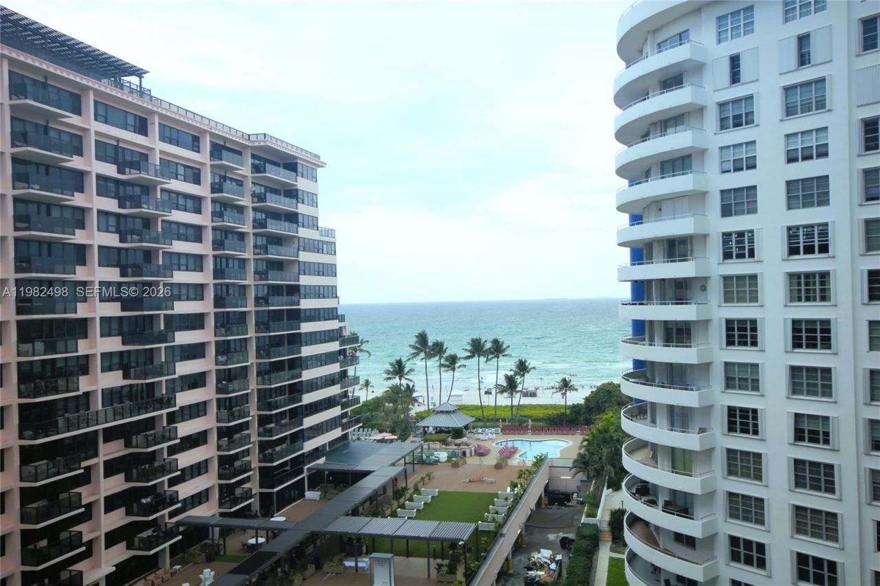 5161 Collins Av, Unit 1004, Miami Beach, FL 33140 Photo