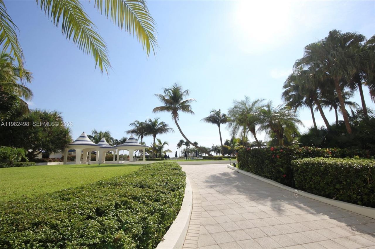 5161 Collins Av, Unit 1004, Miami Beach, FL 33140 Photo