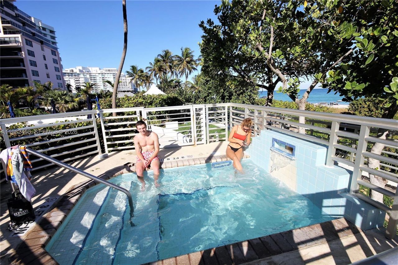 5161 Collins Av, Unit 1004, Miami Beach, FL 33140 Photo
