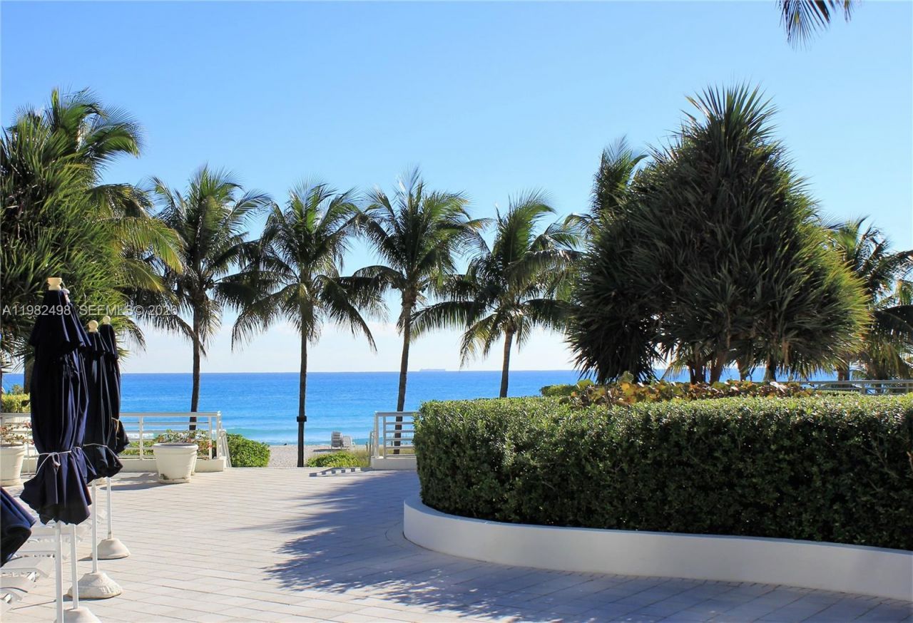 5161 Collins Av, Unit 1004, Miami Beach, FL 33140 Photo