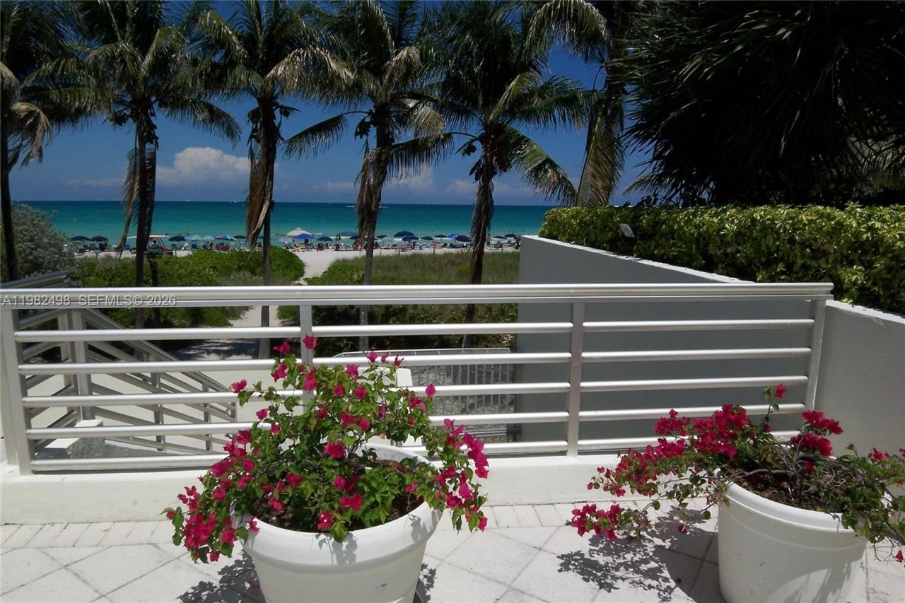 5161 Collins Av, Unit 1004, Miami Beach, FL 33140 Photo
