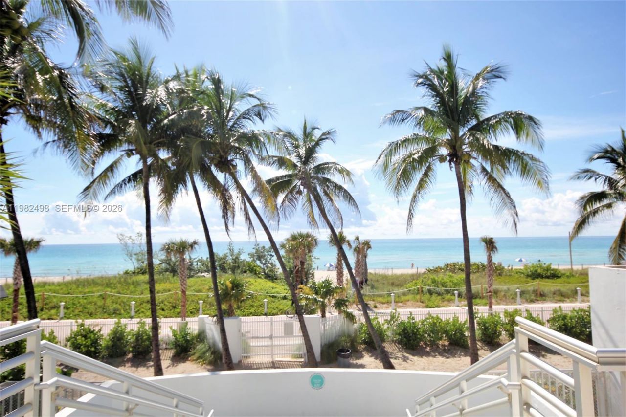 5161 Collins Av, Unit 1004, Miami Beach, FL 33140 Photo