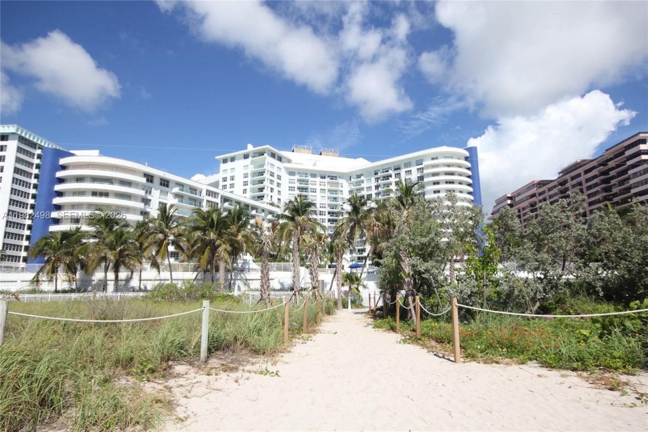 5161 Collins Av, Unit 1004, Miami Beach, FL 33140 Photo