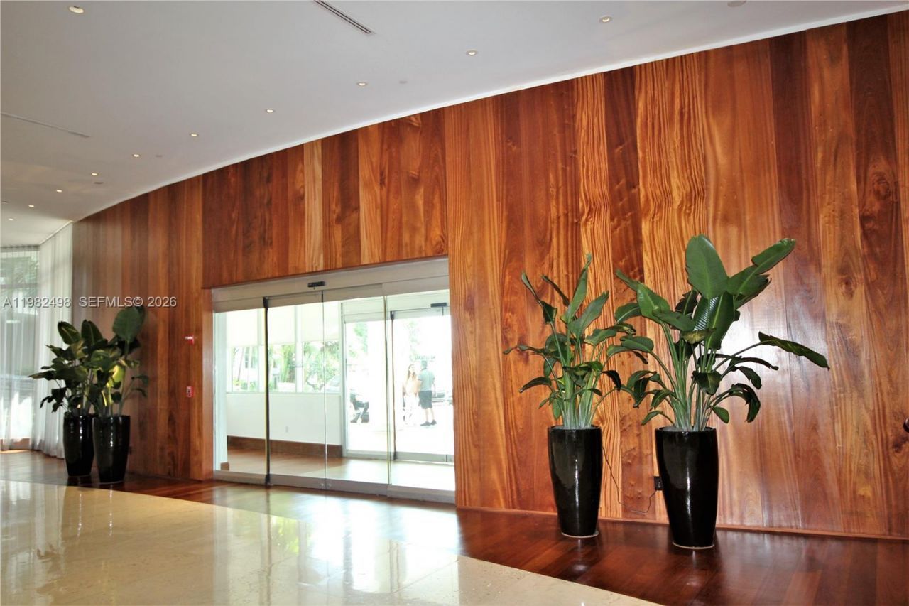 5161 Collins Av, Unit 1004, Miami Beach, FL 33140 Photo