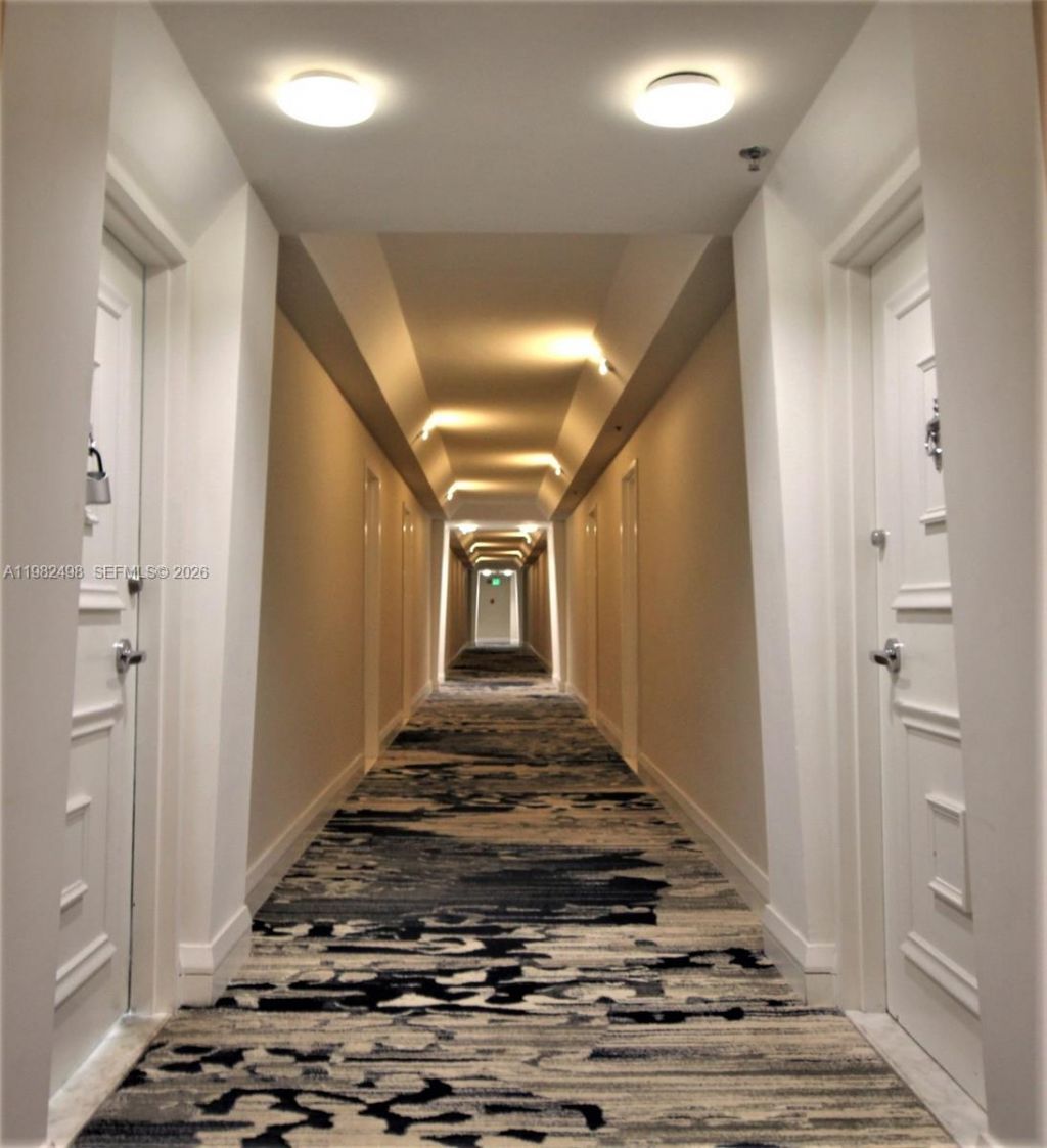 5161 Collins Av, Unit 1004, Miami Beach, FL 33140 Photo