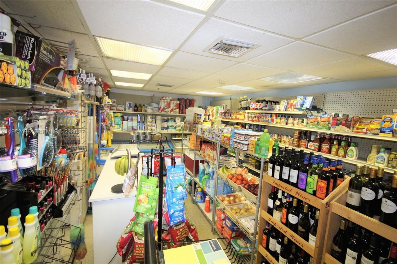 5161 Collins Av, Unit 1004, Miami Beach, FL 33140 Photo