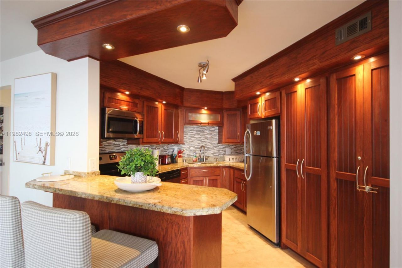 5161 Collins Av, Unit 1004, Miami Beach, FL 33140 Photo