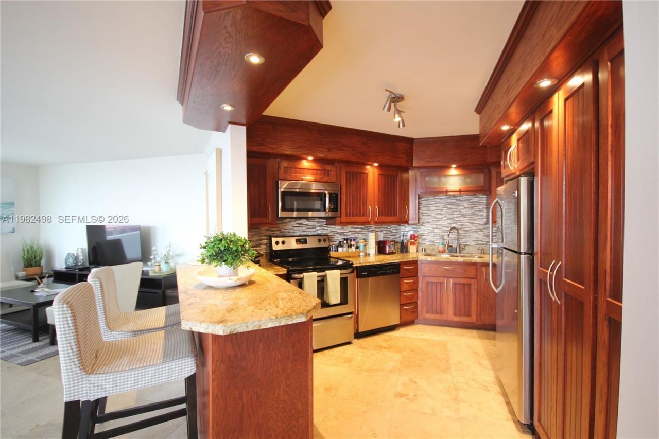 5161 Collins Av, Unit 1004, Miami Beach, FL 33140 Photo
