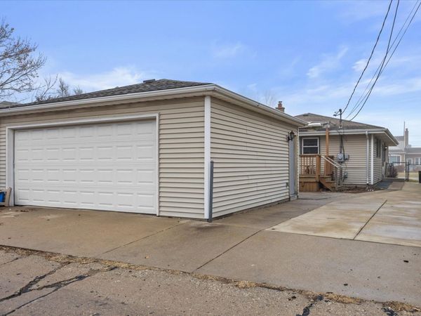 1625 Monroe Ave, South Milwaukee, WI 53172