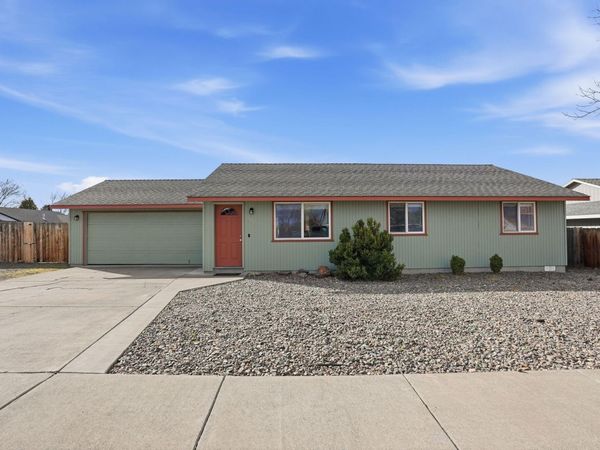 3302 SW Reindeer Avenue, Redmond, OR 97756