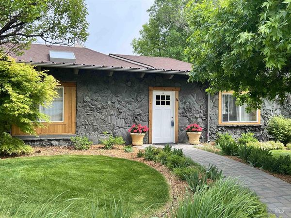 564 S South Blue Lakes Blvd, Twin Falls, ID 83301