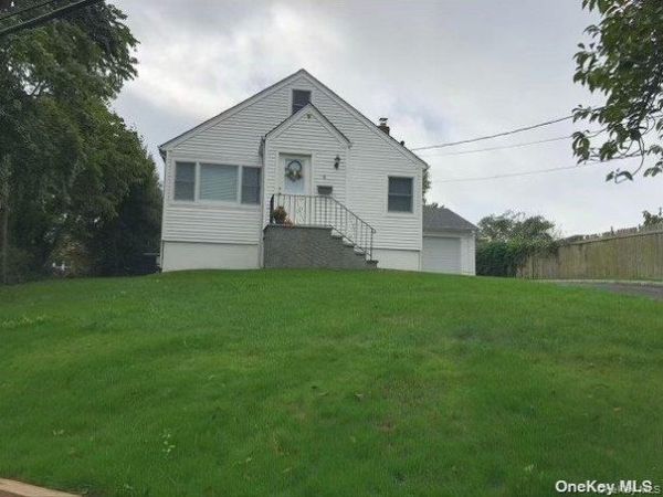 9 North Street , Glen Head, NY 11545