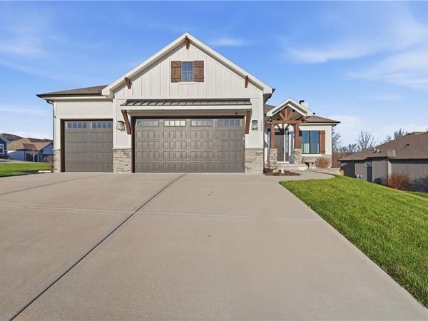 1405 NW Aspen Circle, Grain Valley, MO 64029