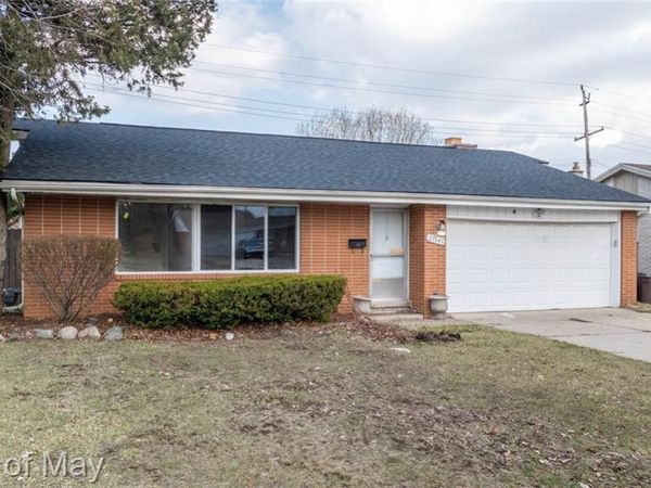 27840 Larkmoor Street, Southfield, MI 48076