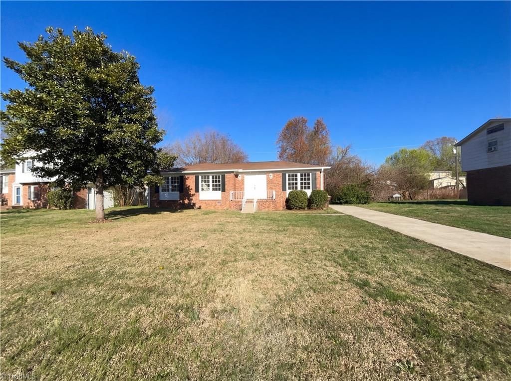 1414 Larchmont Drive, Greensboro, NC 27405 Main Photo