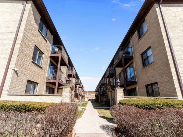 7202 W Wrightwood Avenue , Unit 3S, Elmwood Park, IL 60707