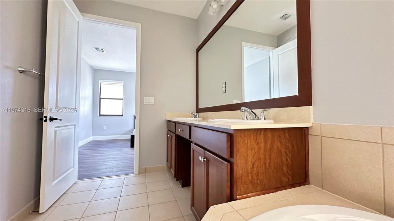 3278 W 97th Ter, Hialeah, FL 33018 Photo