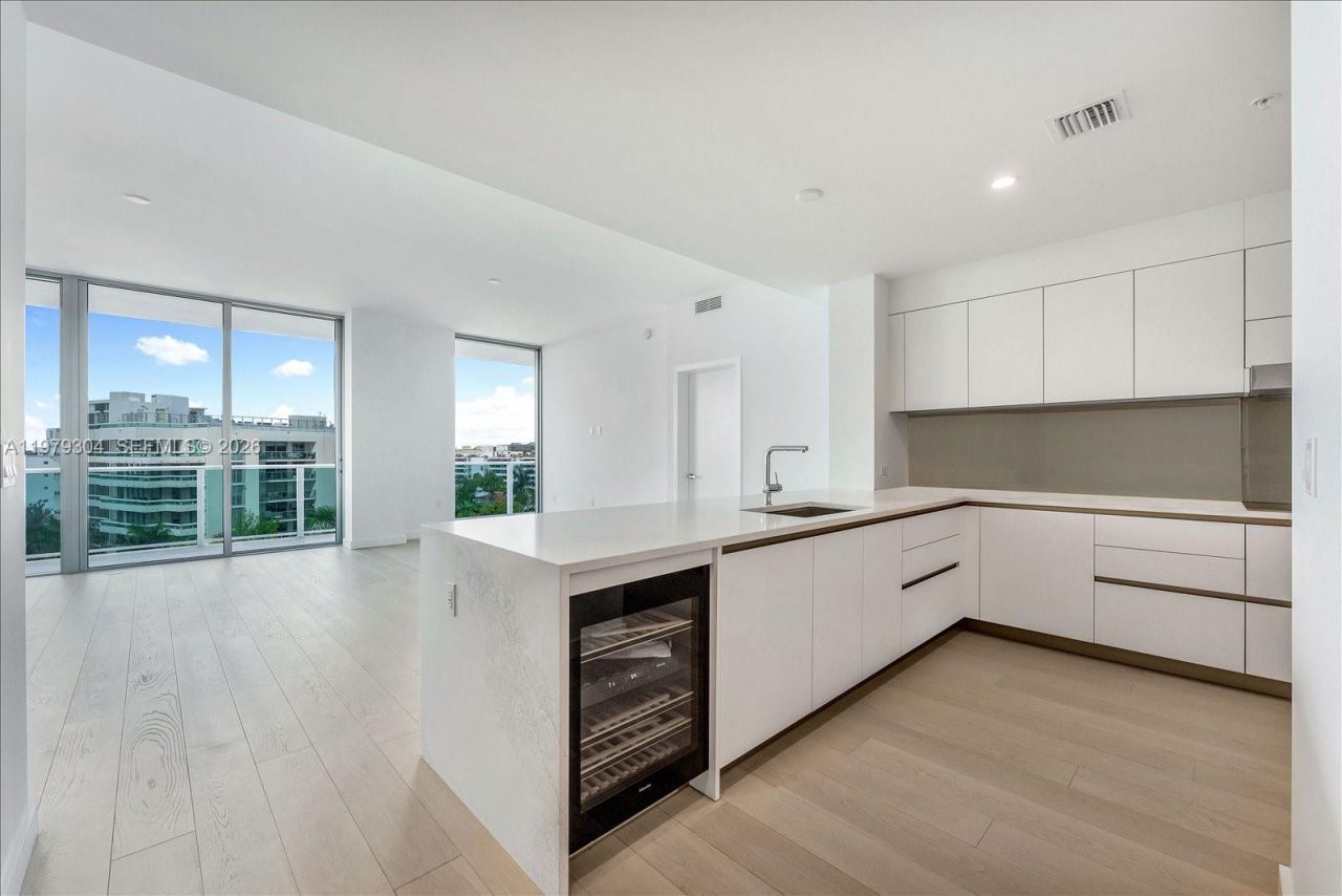 9201 E Bay Harbor Dr, Unit 710, Bay Harbor Islands, FL 33154 Photo