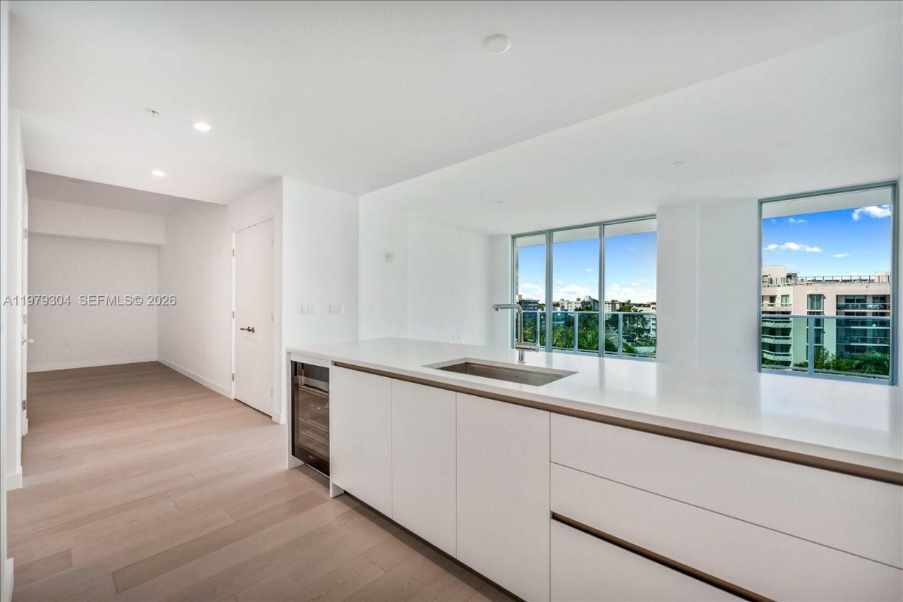 9201 E Bay Harbor Dr, Unit 710, Bay Harbor Islands, FL 33154 Photo