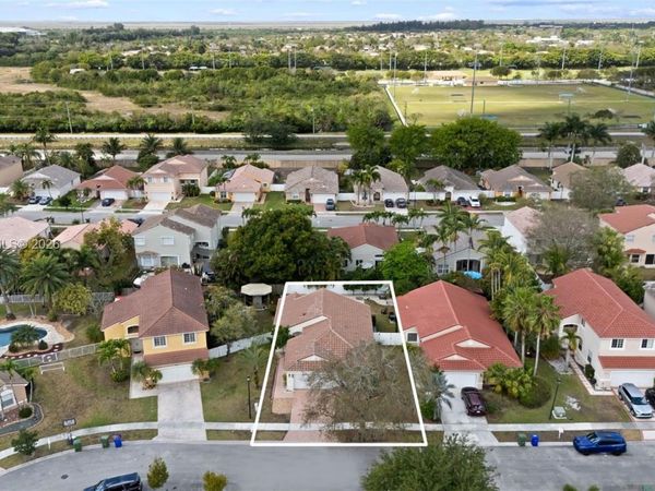 334 SW 194th Ave , Pembroke Pines, FL 33029