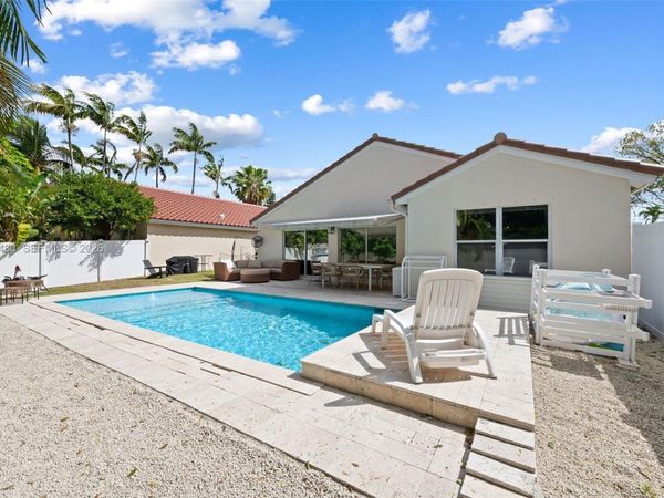 334 SW 194th Ave , Pembroke Pines, FL 33029